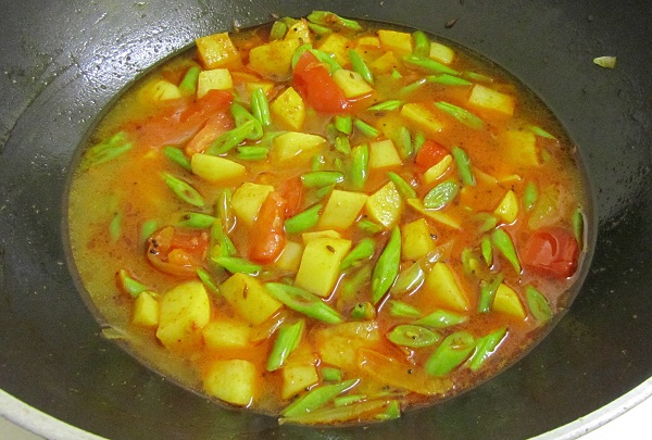 potato green beans sabzi recipe - cooking-water