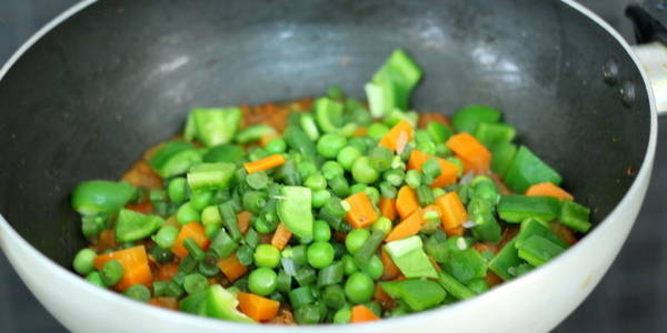 Vegetable Jaipuri adding capsicum