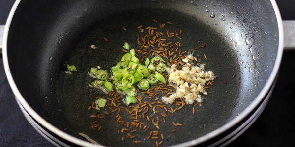 palak fry recipe step green chilies ginger