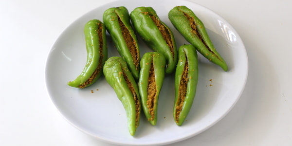 bharwan mirch recipe stuffed green chilies