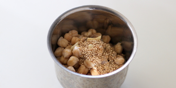 hummus dip recipe add sesame seeds