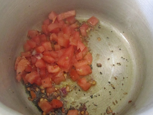 lauki-chana-dal-recipe-tomato