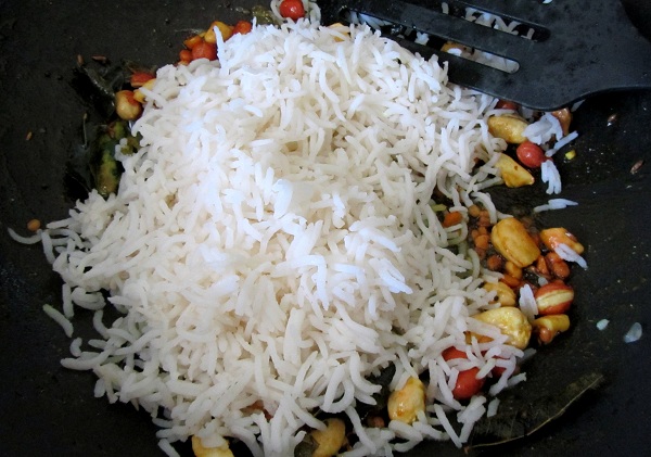 lemon rice- south-indian-style-adding rice