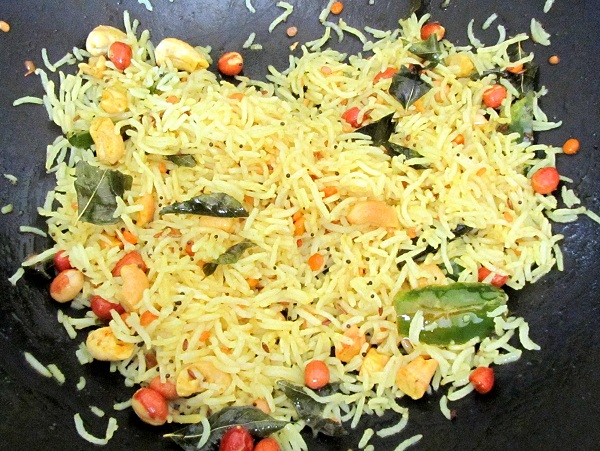 lemon rice- south-indian-style-mixing