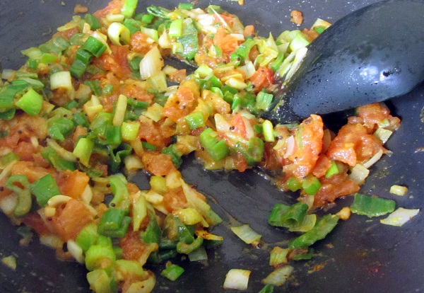 spring onion and roasted tomato sabzi-curry