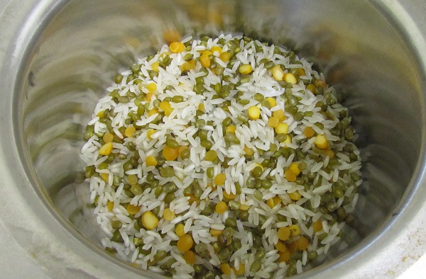 gujarati-khichdi-recipe-gujarati-khichdi-lentils