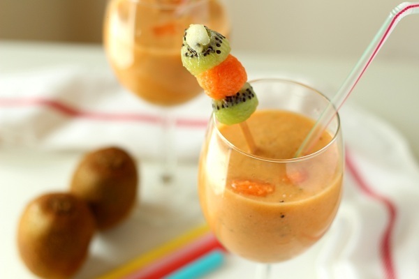 melon-kiwi-smoothie-recipe-kiwi-glass