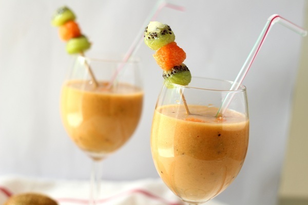 melon-kiwi-smoothie-recipe-milkshake-glass