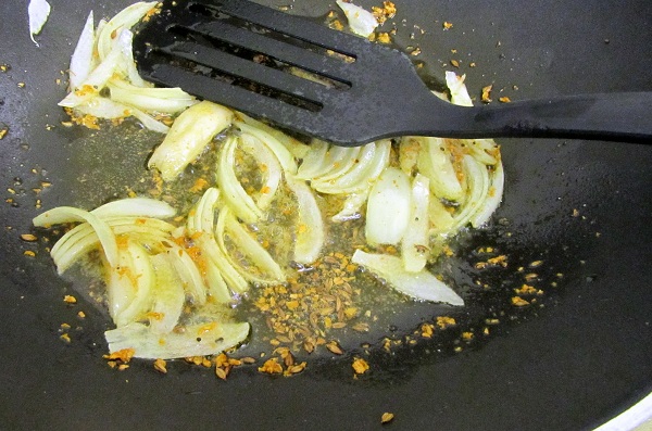 potato green beans sabzi recipe- adding onion