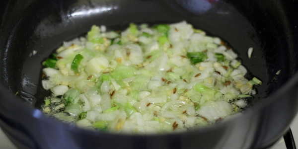 potato spring onion curry saute onion