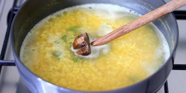 sindhi moong dal recipe mixing with hand blender