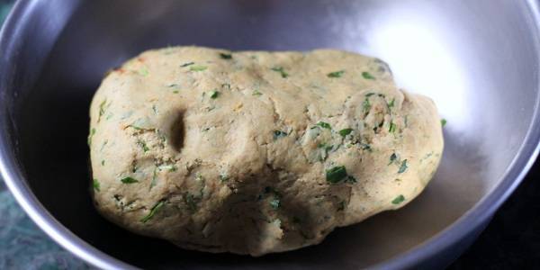 Methi Thepla Recipe dough