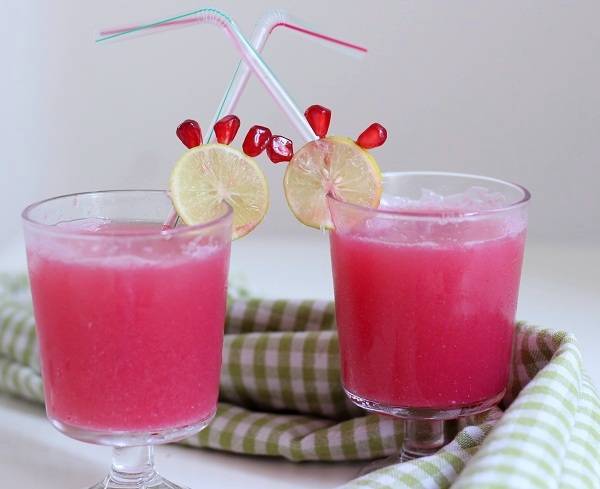 pomegranate lemonade party drink