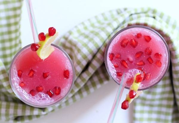 pomegranate lemonade spritzer mocktail