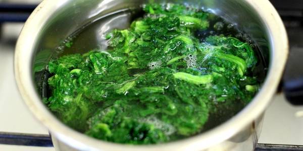 Corn Palak Sabji blanching palak