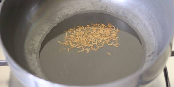 Corn Palak Sabji heating oil and adding jeera