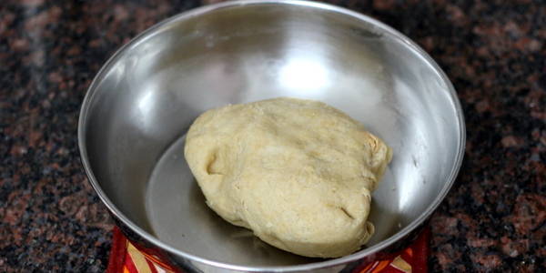 Gujarati Bhakri Recipe making dough