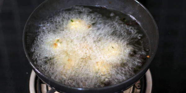 Sabudana Pakoda Recipe deep frying