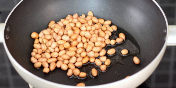 masala peanuts fry sing in oil