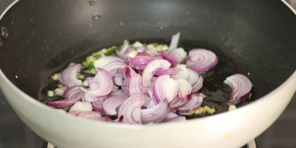 methi bhaji recipe onion slices