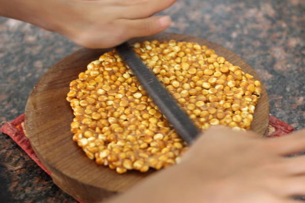 daliya chikki recipe steps roll chikki