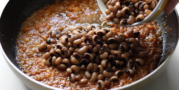 lobia curry recipe adding boiled lobia beans
