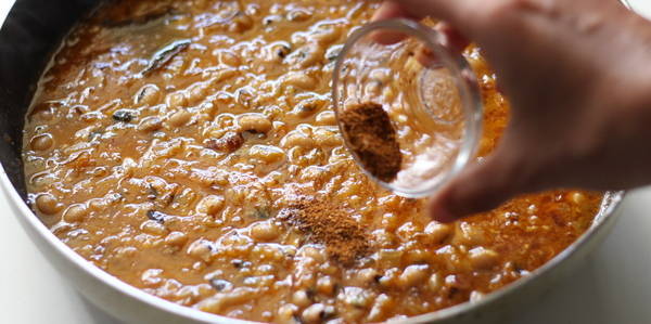 lobia curry recipe adding garam masala