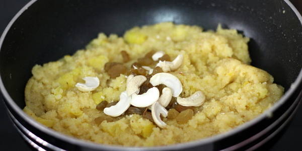 pineapple halwa recipe garnish dry fruits sheera