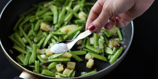 gawar aloo sabzi  adding salt