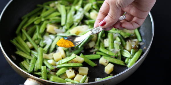 gawar aloo sabzi  adding turmeric powder