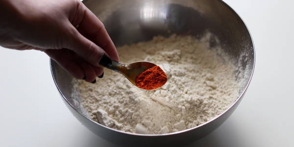 adding red chili powder in wheat flour for gujarati thepla flour