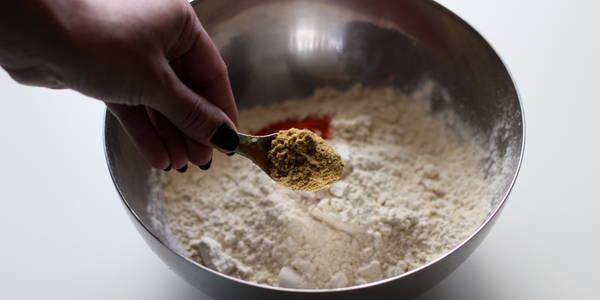 add coriander powder dhaniya in wheat flour for gujarati thepla