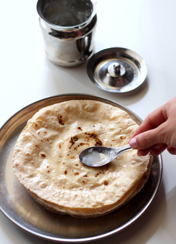 phulka roti applying ghee