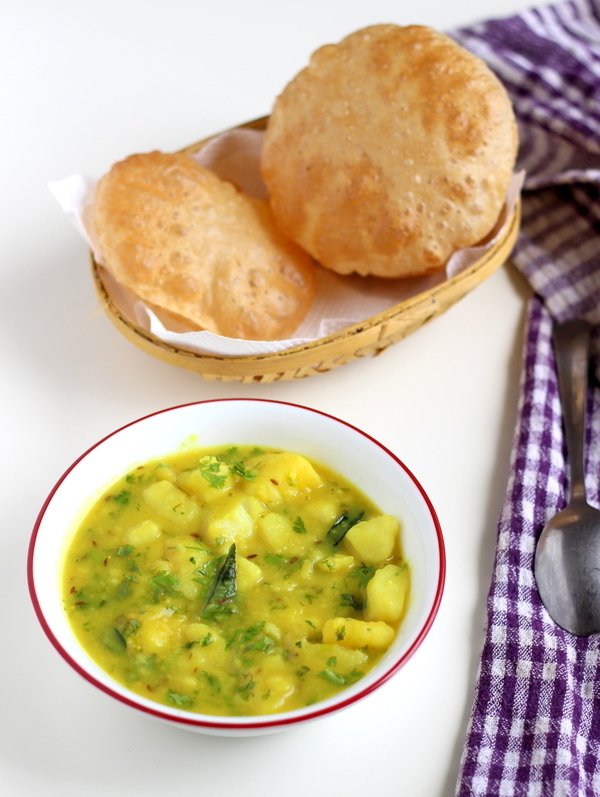 poori bhaji gravy breakfast