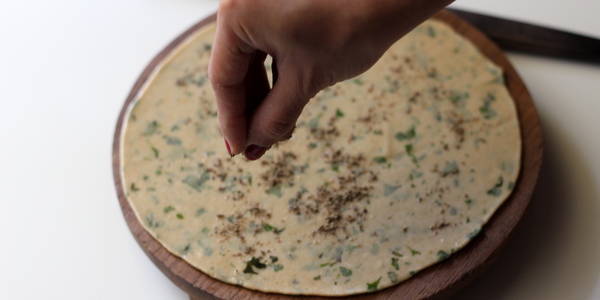 pudina paratha recipe step sprinkle spices