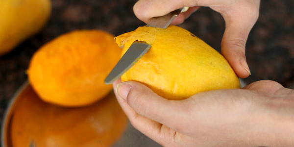 aamras recipe peeling mango aam