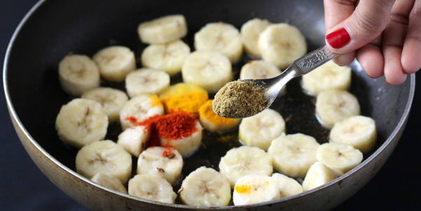 banana curry recipe adding coriander powder