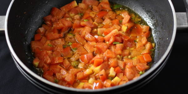 palak fry recipe step tossing tomatoes