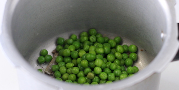 gujarati aloo matar green peas matar