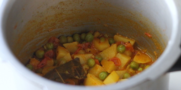 gujarati aloo matar sabzi