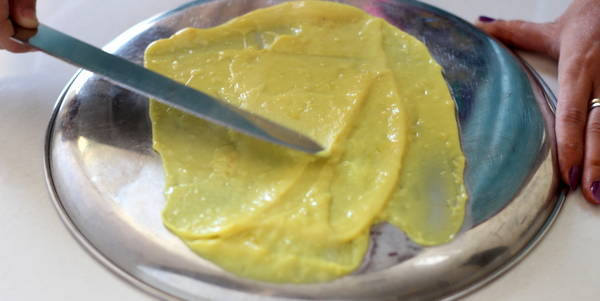 khandvi recipe spread thin on plate