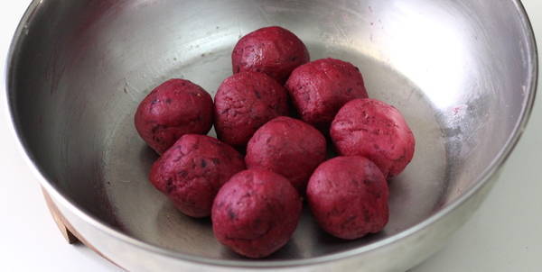 beetroot paratha round balls
