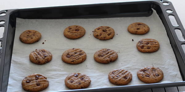 eggless Chocolate Chips Cookie after baking