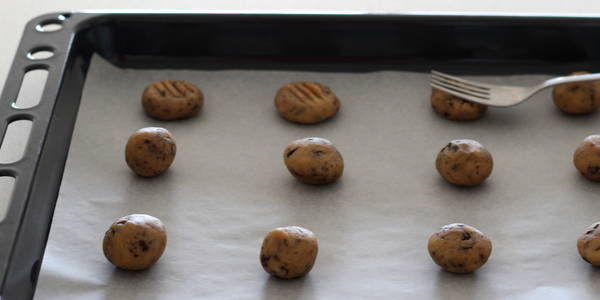 eggless Chocolate Chips Cookie flatten it