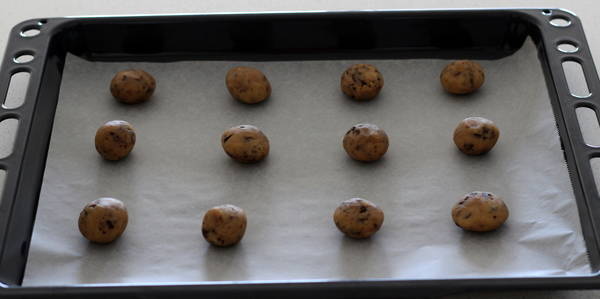 eggless Chocolate Chips Cookie making dough balls