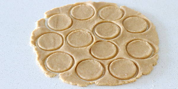 eggless whole wheat biscuits cut with cookie cutter