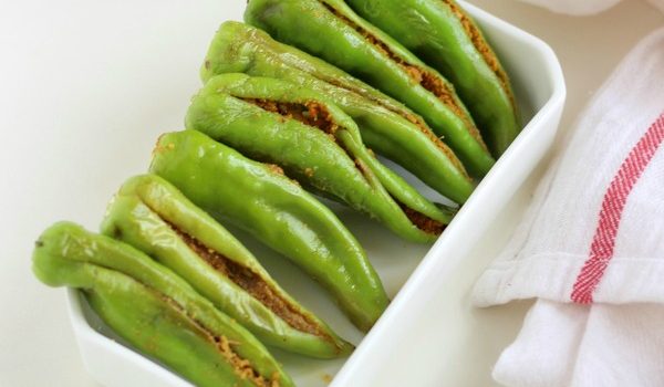 bharwan mirch recipe besan bharwa mirchi